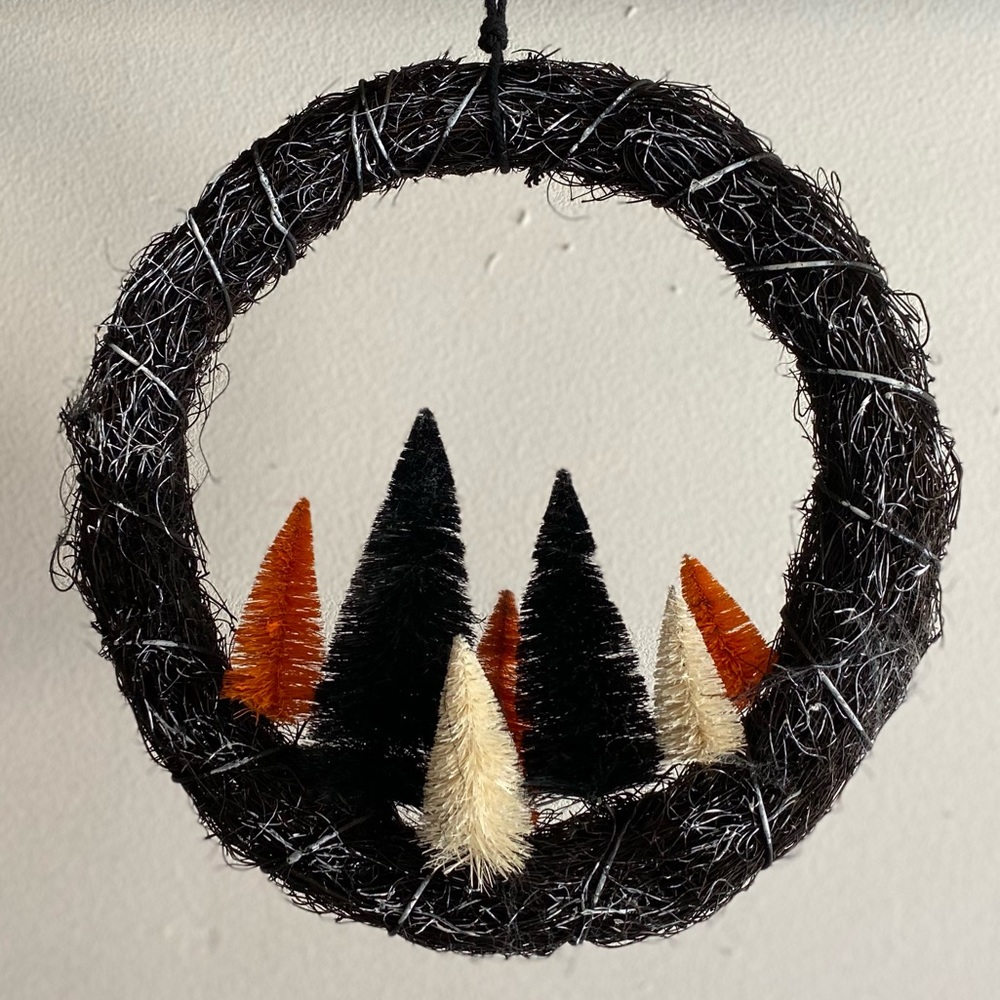 Halloween Spirit Door Decorative Wreath 🧡🖤🤍
